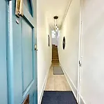 Askew Road Two Bedroom Flat