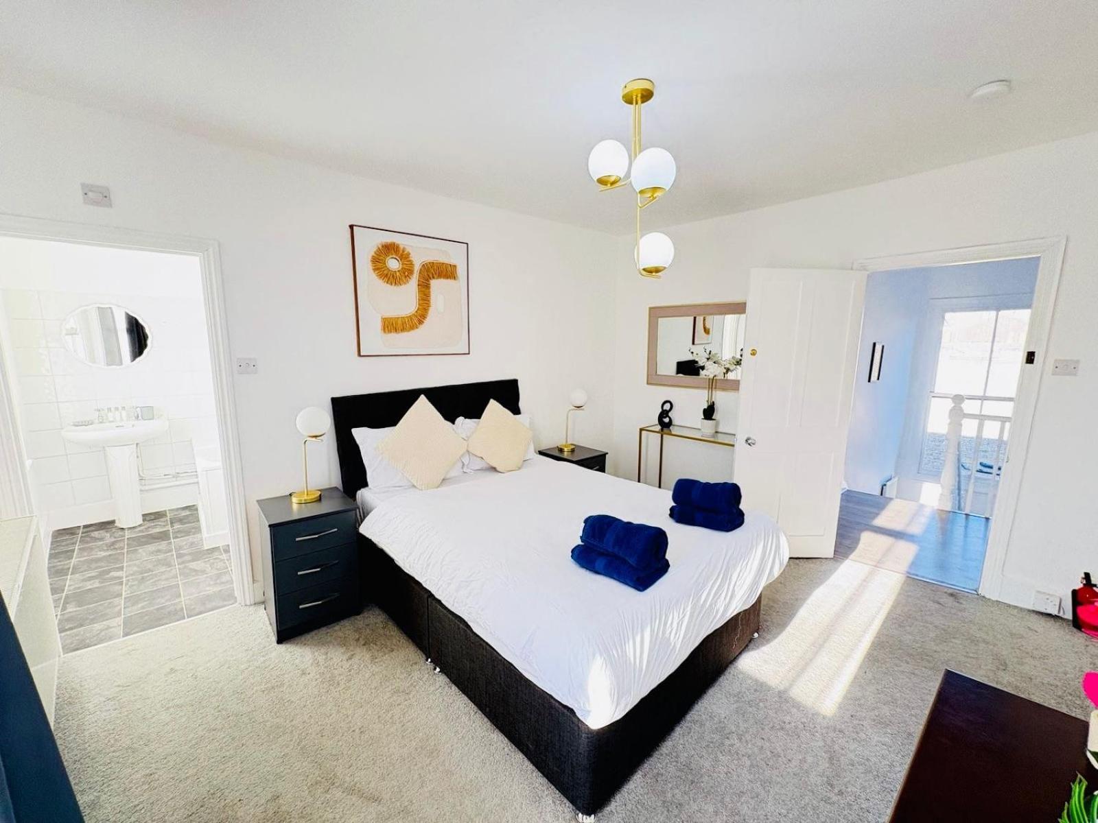 Askew Road Two Bedroom Flat * Londres
