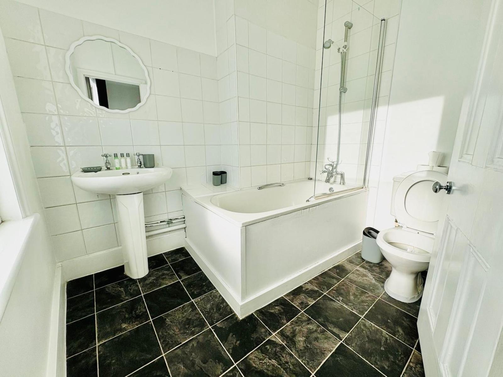 Appartement Askew Road Two Bedroom Flat *