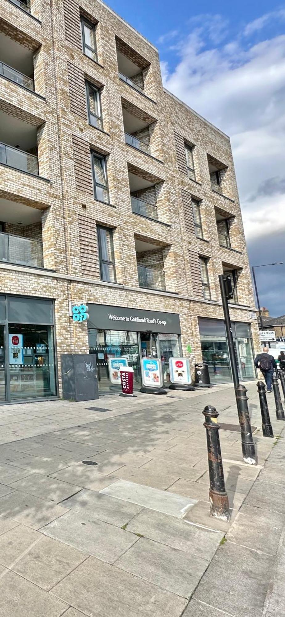 Askew Road Two Bedroom Flat Appartement